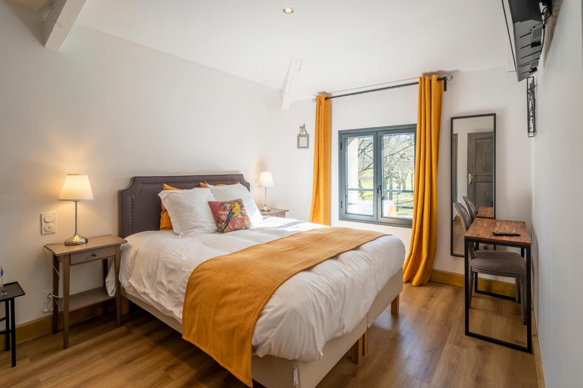 Chateau De Loubejac Montauban Room photo